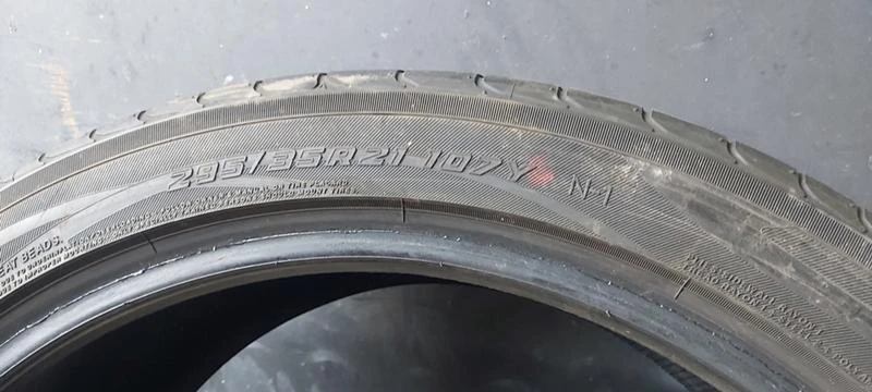 Гуми Летни 295/35R21, снимка 7 - Гуми и джанти - 33729579