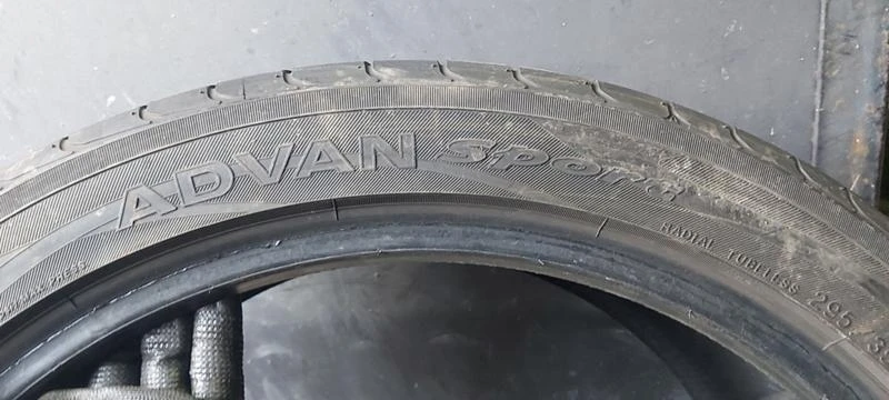 Гуми Летни 295/35R21, снимка 8 - Гуми и джанти - 33729579