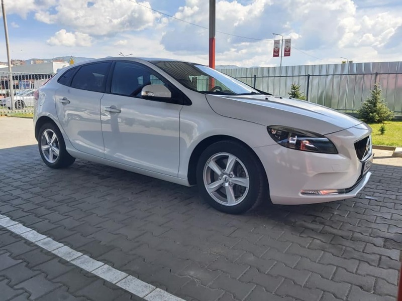 Volvo V40, снимка 7 - Автомобили и джипове - 46795398