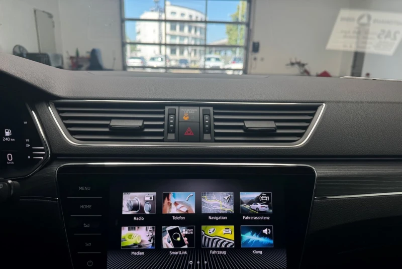 Skoda Superb 2.0 TDI/200HP/DSG/ACC/CAM/LED/CAM/CARPLAY/435b, снимка 11 - Автомобили и джипове - 47969055