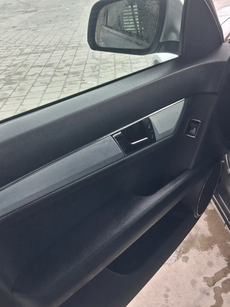Mercedes-Benz C 220, снимка 8 - Автомобили и джипове - 53064163