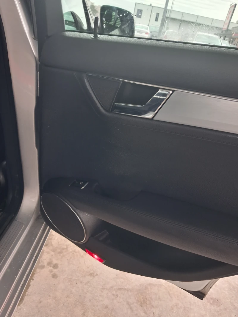 Mercedes-Benz C 220, снимка 13 - Автомобили и джипове - 53064163