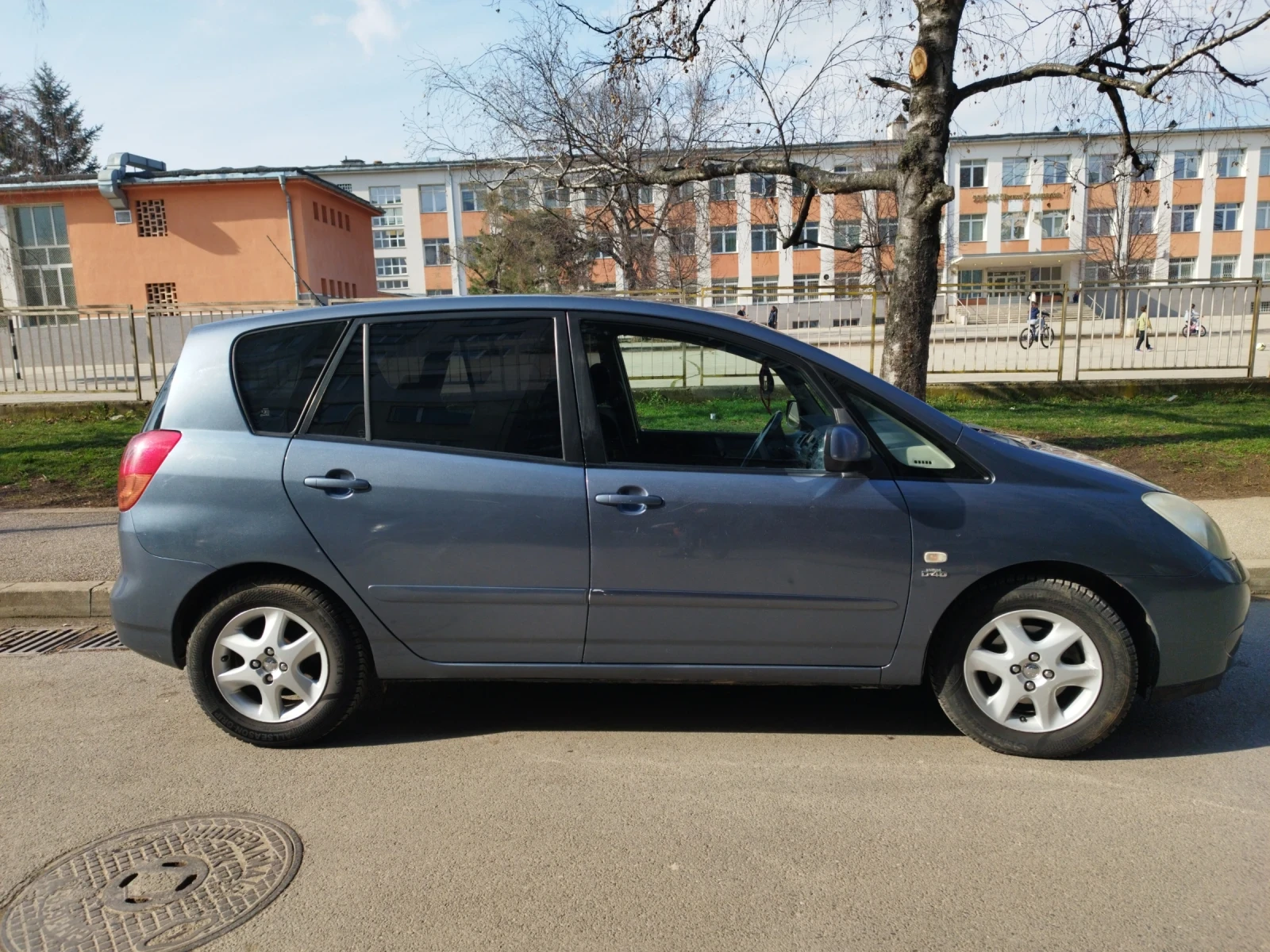 Toyota Corolla verso КАЧВАШ СЕ И КАРАШ! - изображение 9