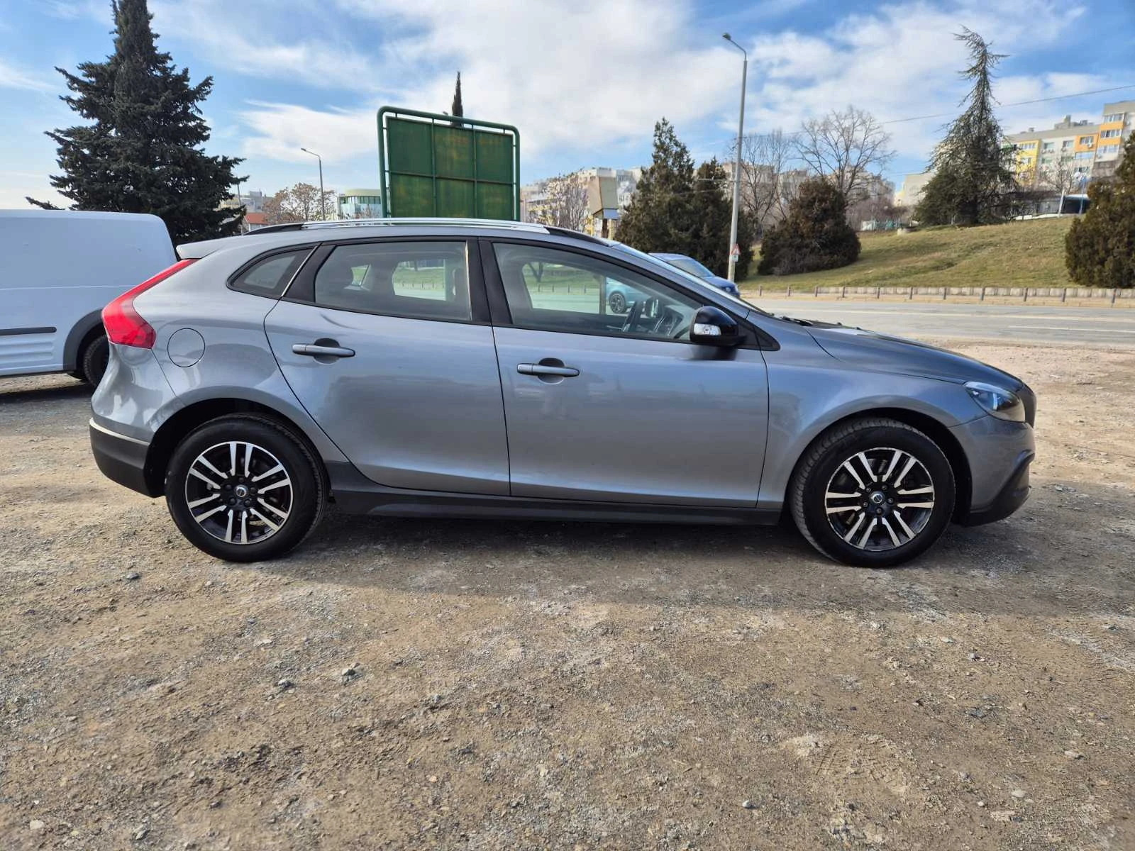 Volvo V40 Cross Country 2.0d Автомат - изображение 6