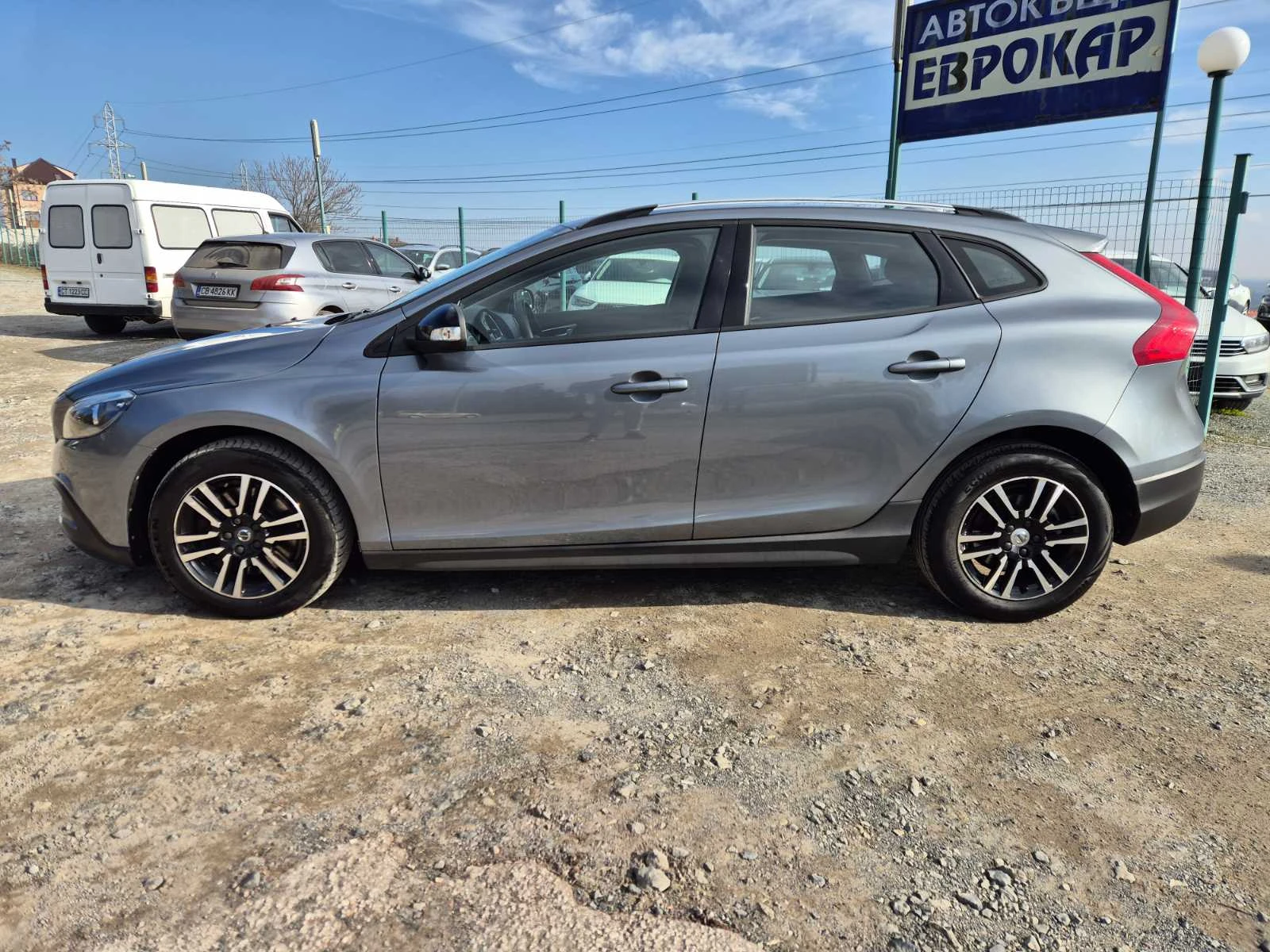 Volvo V40 Cross Country 2.0d Автомат - изображение 2