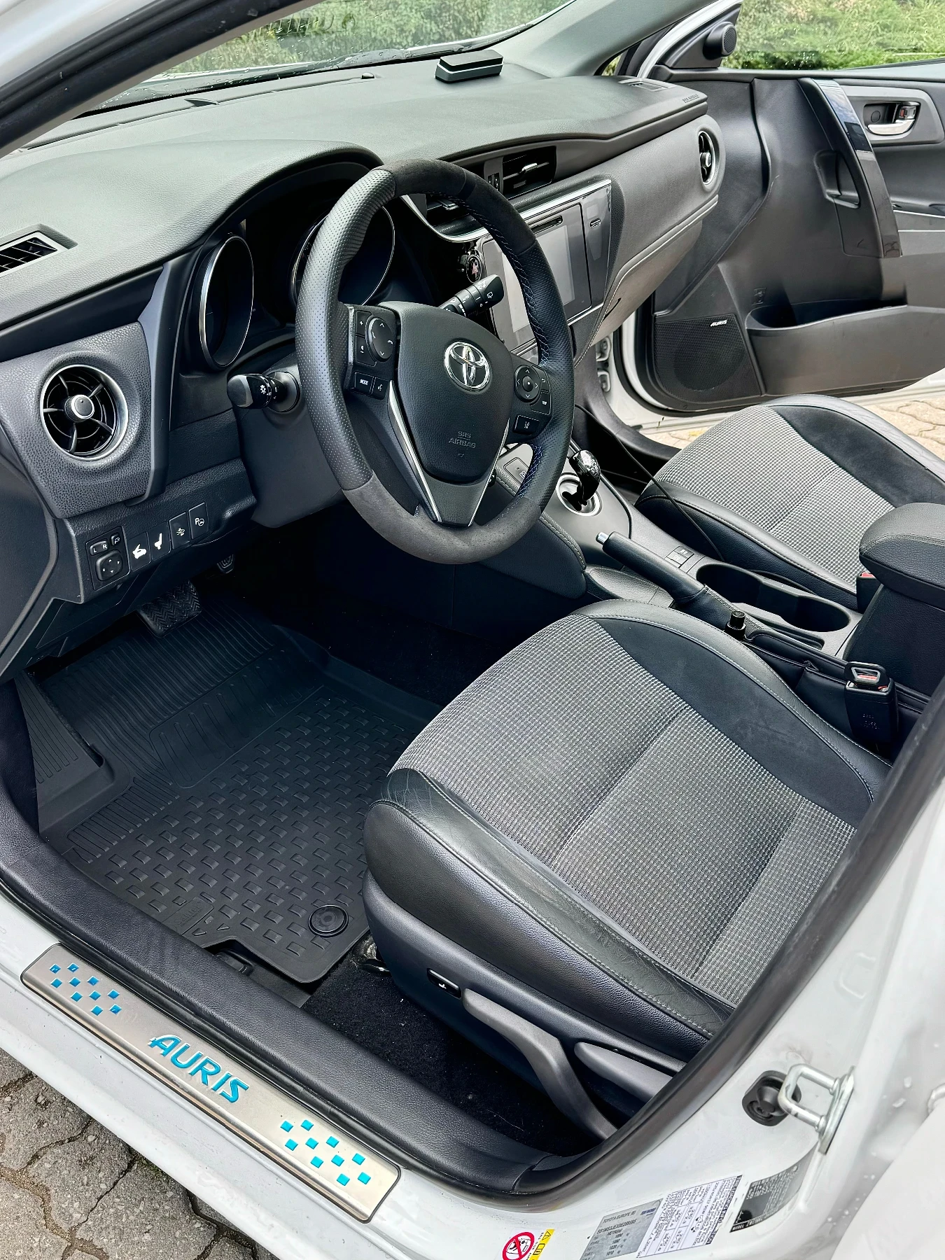 Toyota Auris 1.8 Hybrid - изображение 10