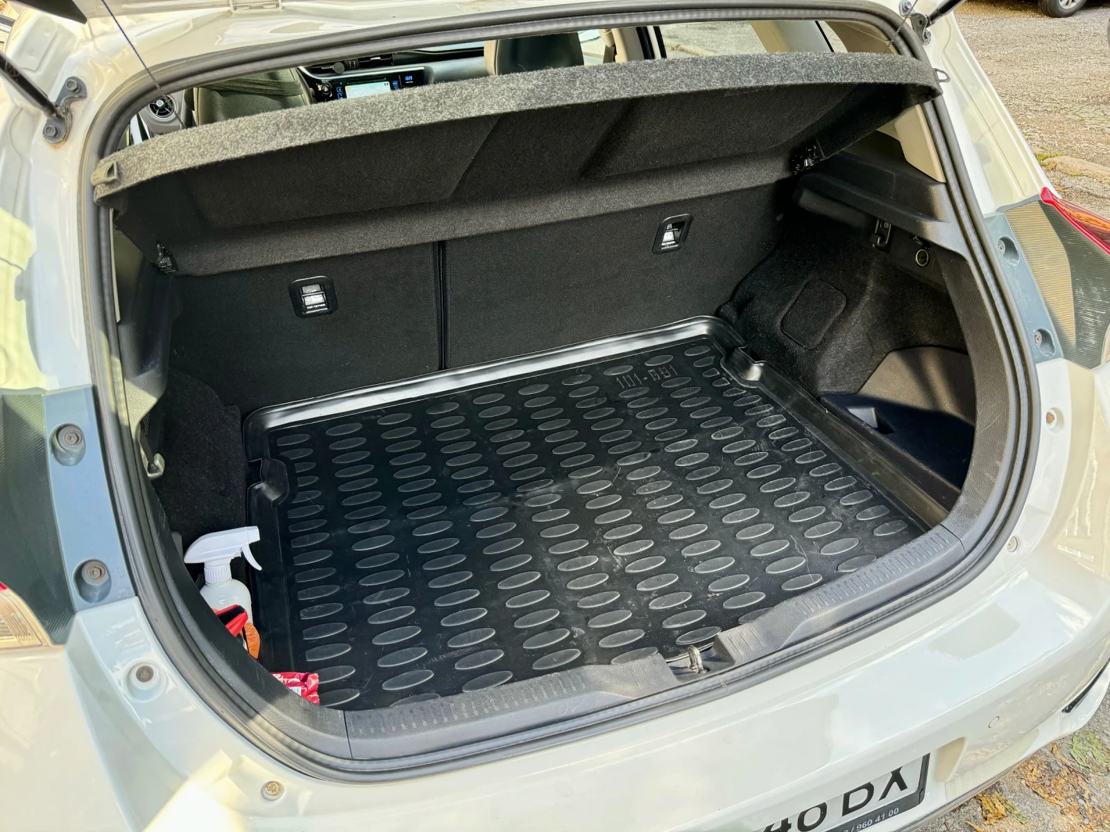 Toyota Auris 1.8 Hybrid - изображение 9