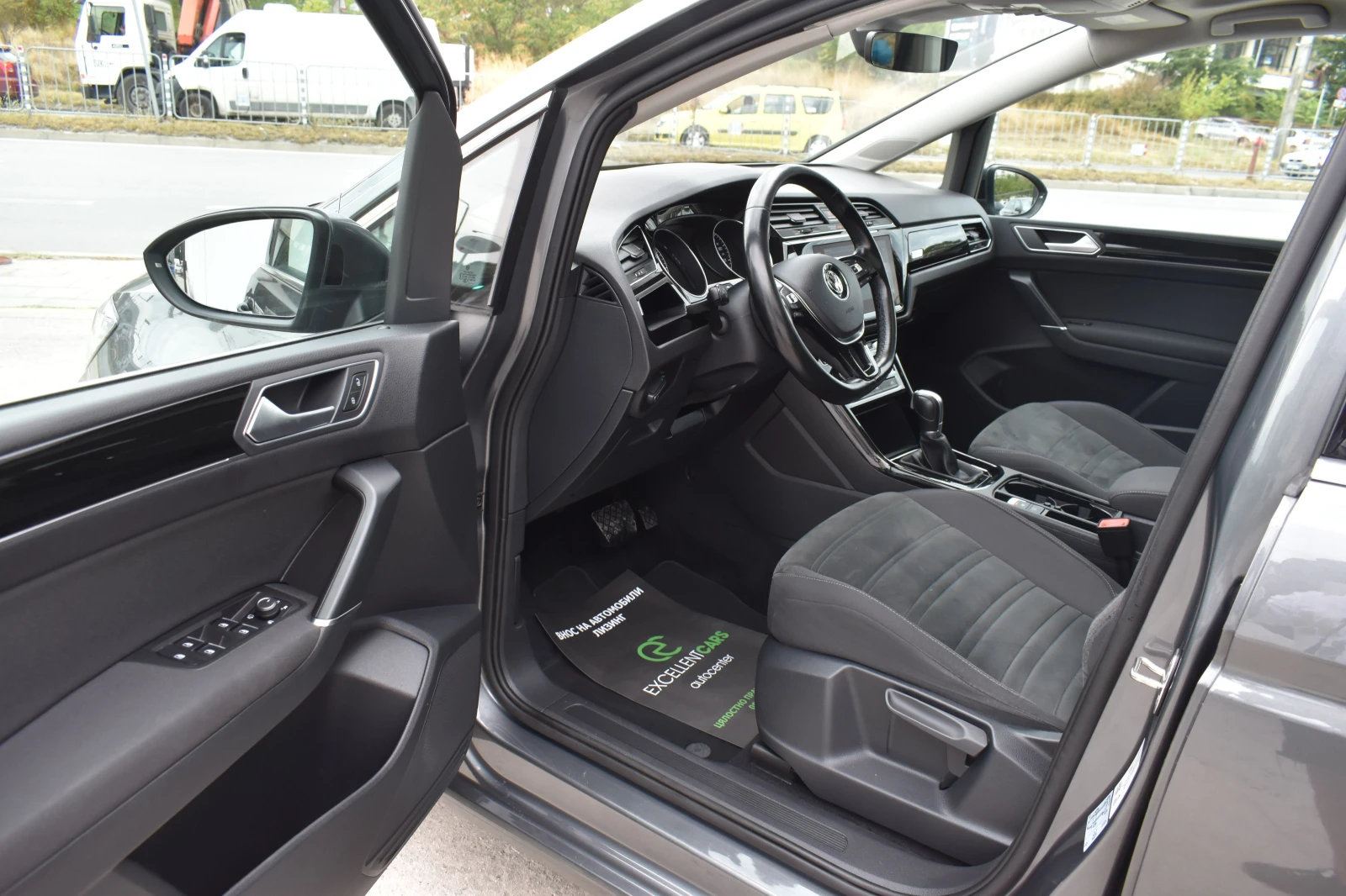 VW Touran 2.0TDI* HIGHLINE*  - изображение 8