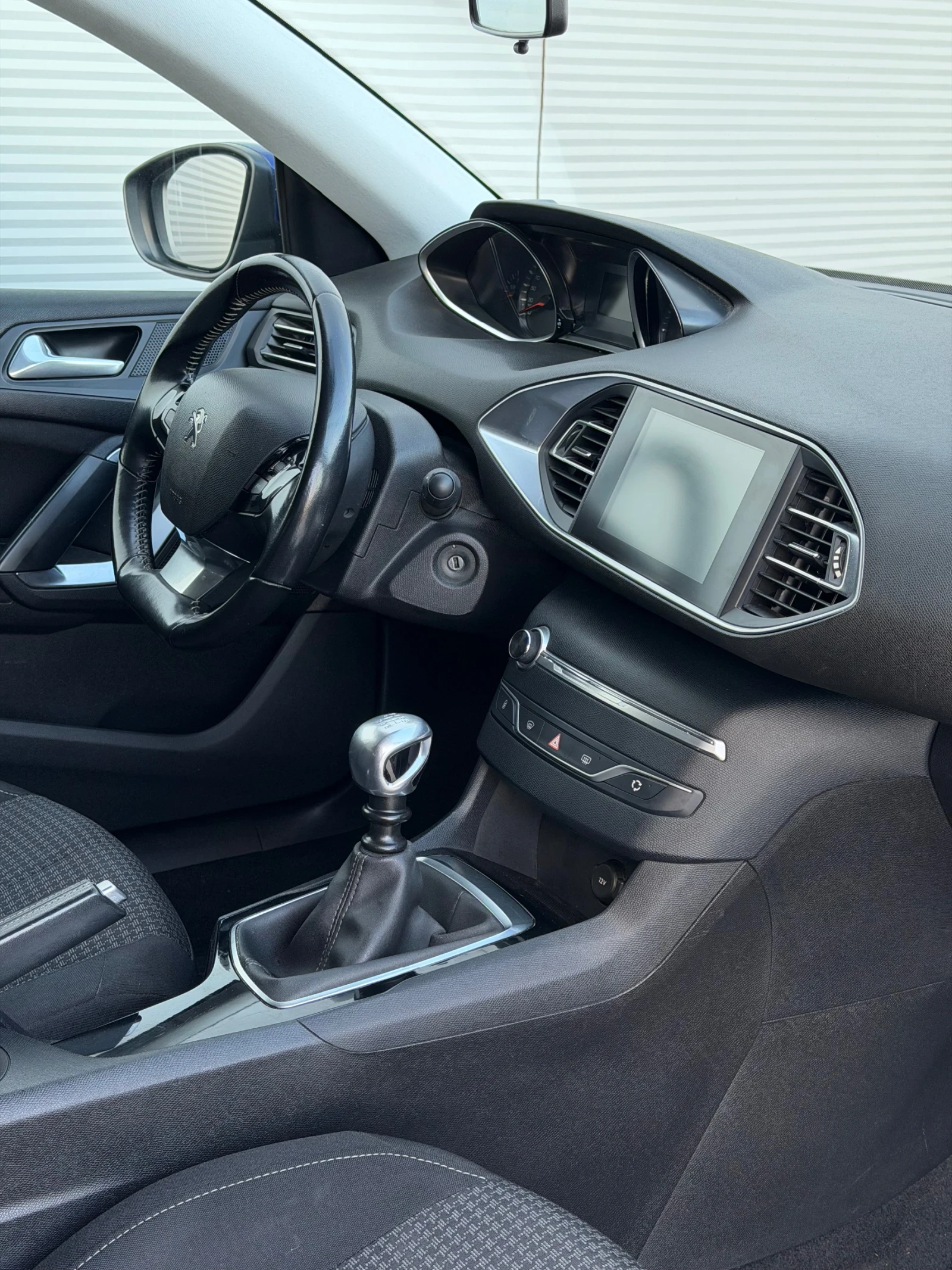 Peugeot 308 1.6HDI, КАТО НОВА - изображение 9