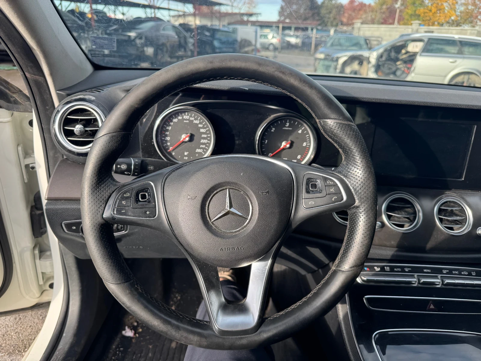 Mercedes-Benz E 200  - изображение 8