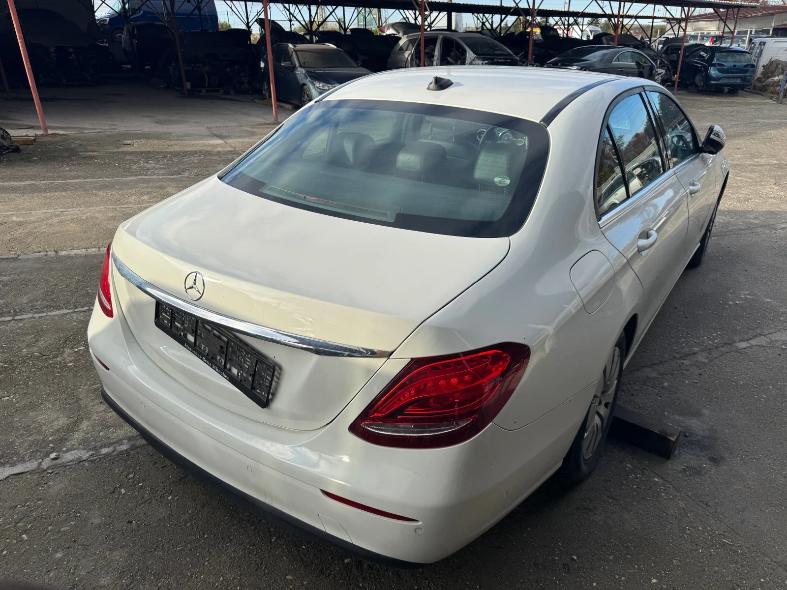 Mercedes-Benz E 200  - изображение 4