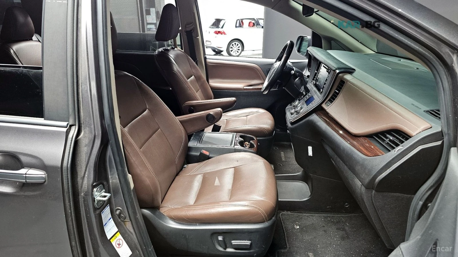 Toyota Sienna 3.5 AWD/KEYLESS/LANE ASSIST/NAVI/KAMEPA, снимка 16 - Автомобили и джипове - 54902626