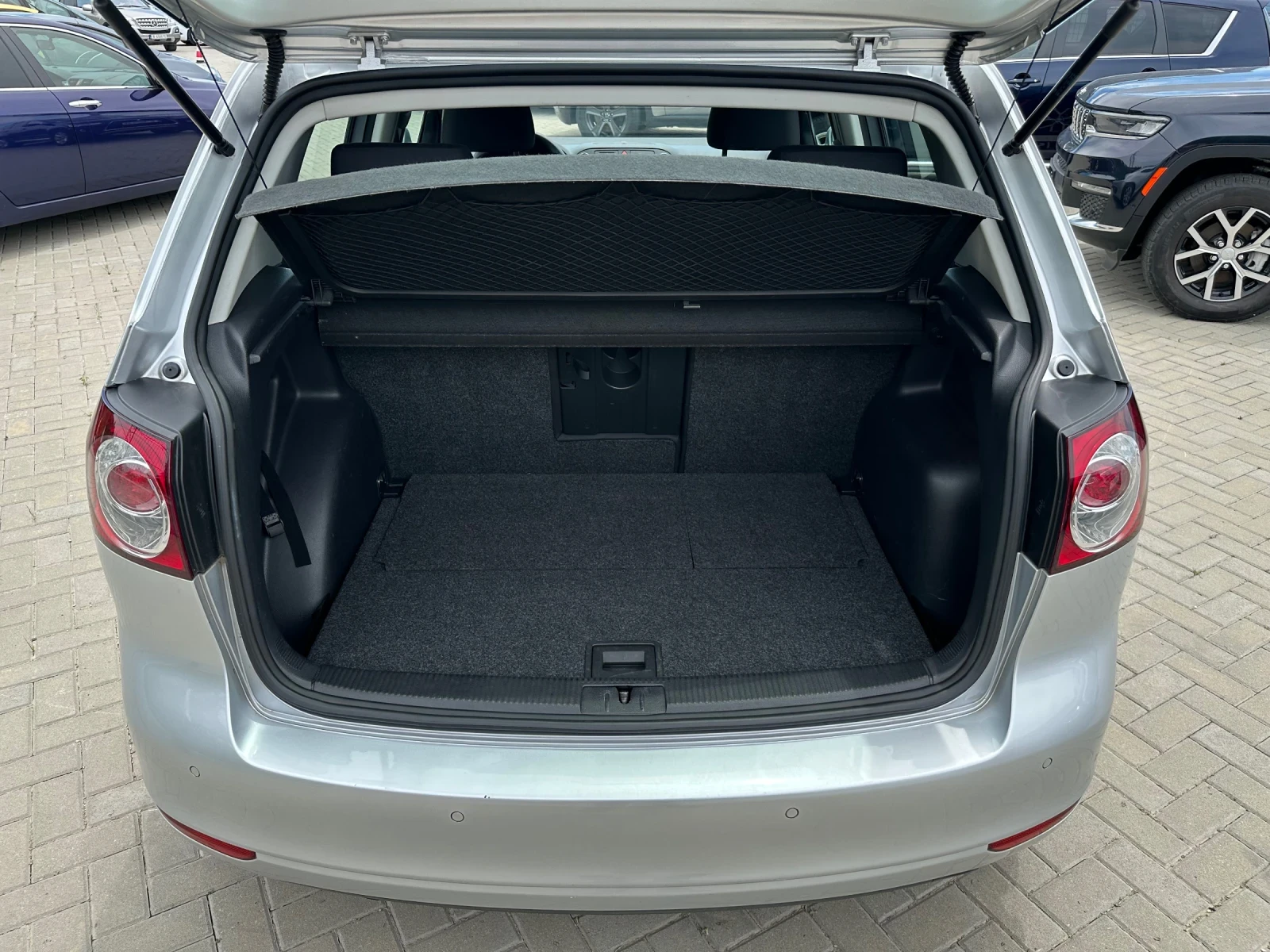 VW Golf Plus Автоматик, снимка 15 - Автомобили и джипове - 54948980
