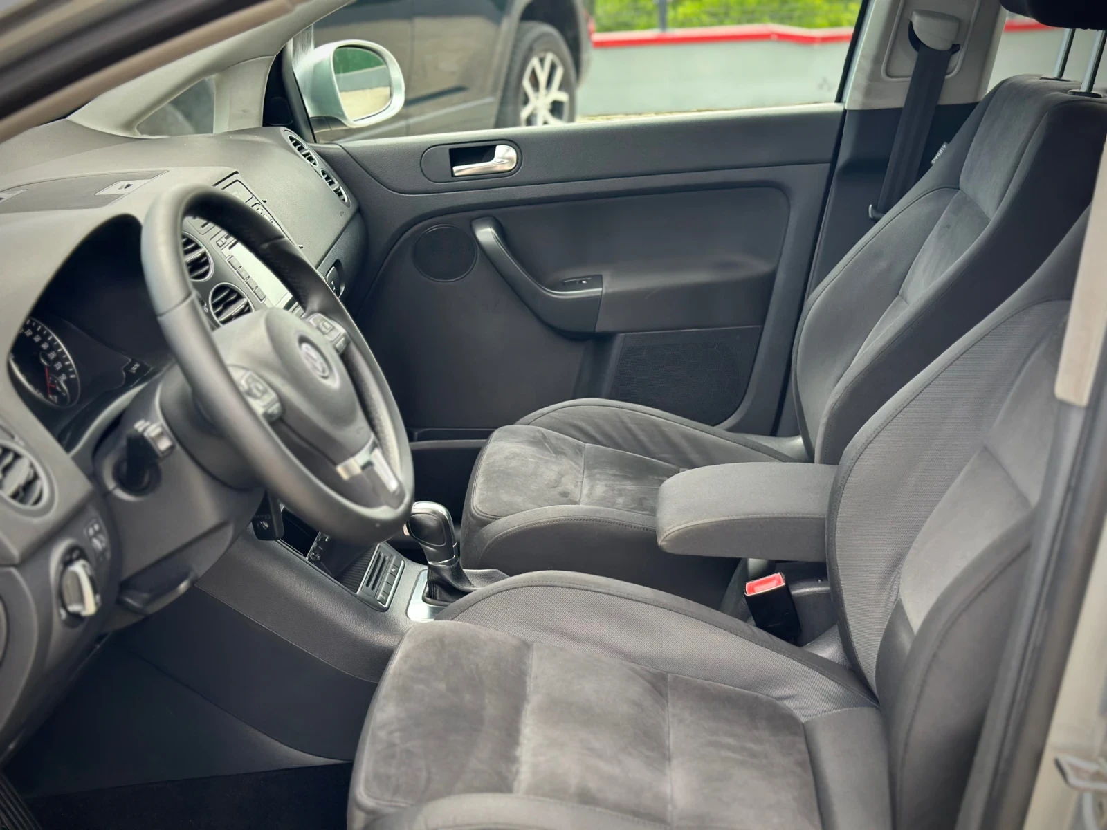 VW Golf Plus Автоматик, снимка 9 - Автомобили и джипове - 54948980