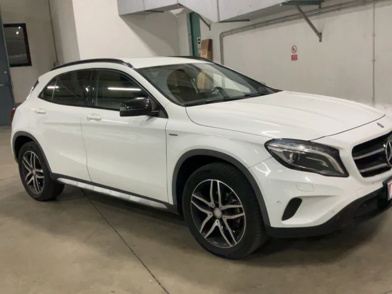 Mercedes-Benz GLA 200d 4Matic Sport 2016г, снимка 3 - Автомобили и джипове - 53306588
