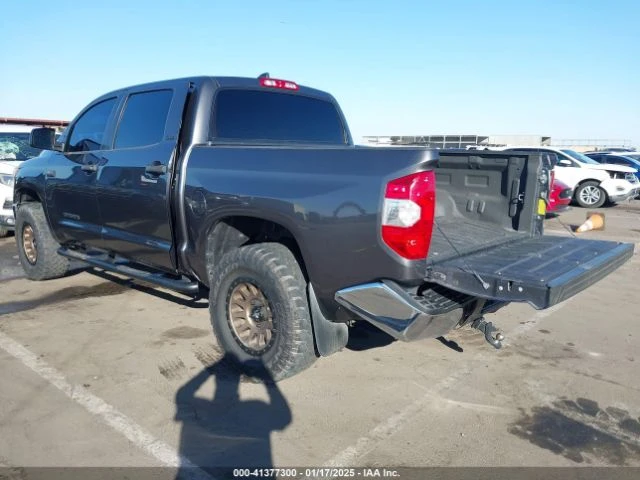 Toyota Tundra SR5 5.7L V8 - изображение 3