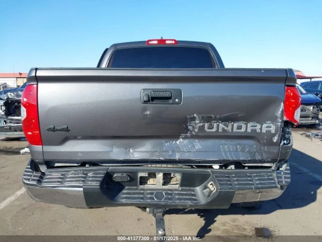 Toyota Tundra SR5 5.7L V8 - изображение 8