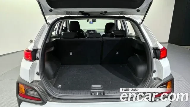 Hyundai Kona 1.6 Turbo 4X4, снимка 13 - Автомобили и джипове - 54753919