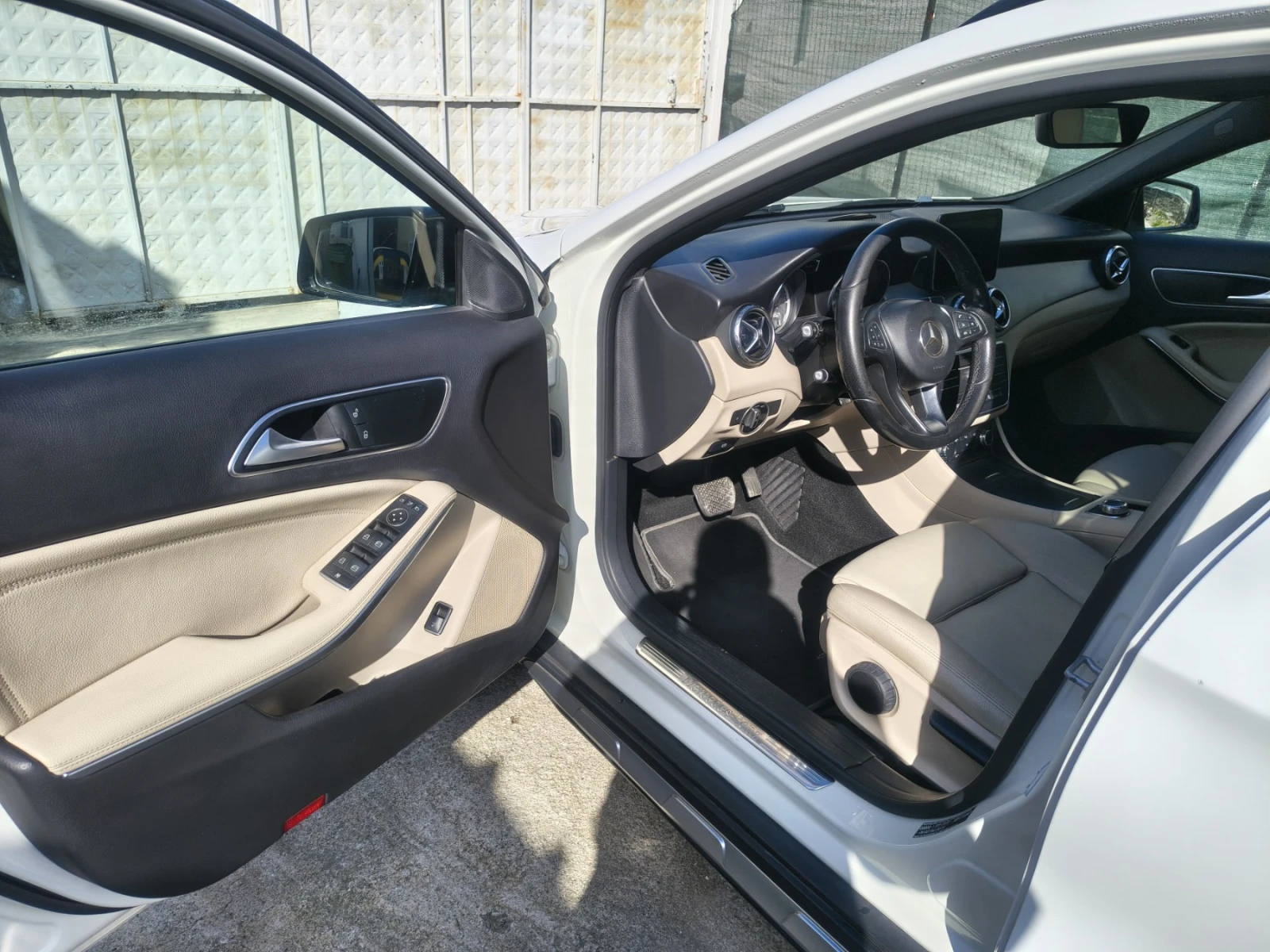 Mercedes-Benz GLA 200d 4Matic Sport 2016г, снимка 9 - Автомобили и джипове - 53306588