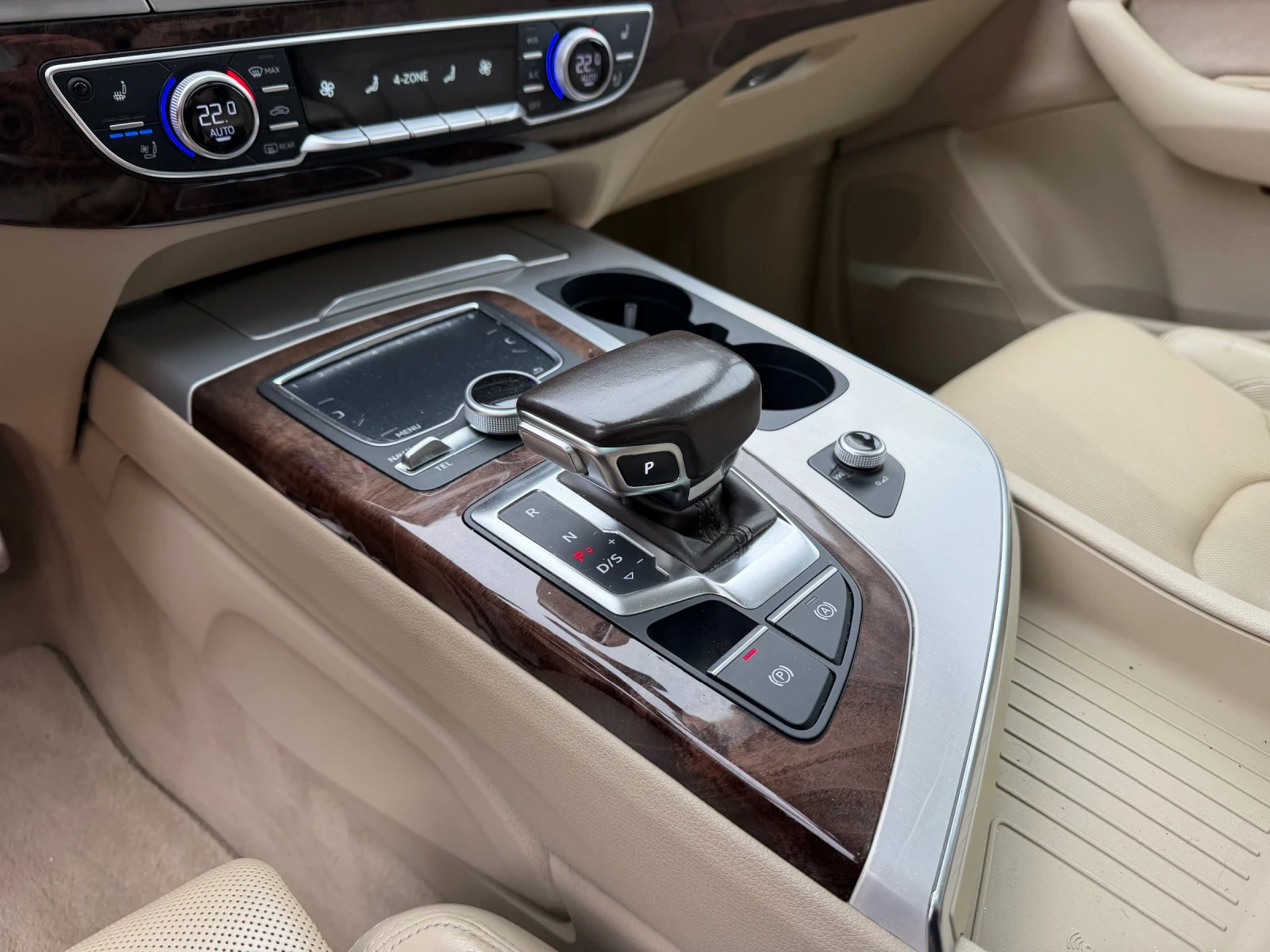 Audi SQ7 4.0 V8T quattro, снимка 10 - Автомобили и джипове - 53796895