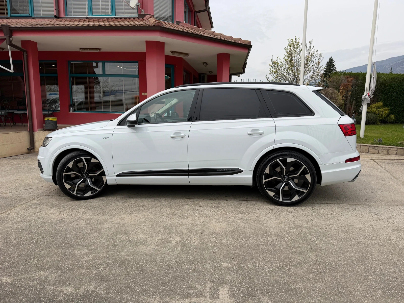 Audi SQ7 4.0 V8T quattro, снимка 15 - Автомобили и джипове - 53796895