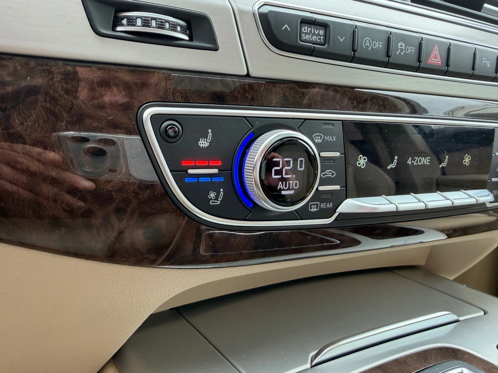 Audi SQ7 4.0 V8T quattro, снимка 9 - Автомобили и джипове - 53796895