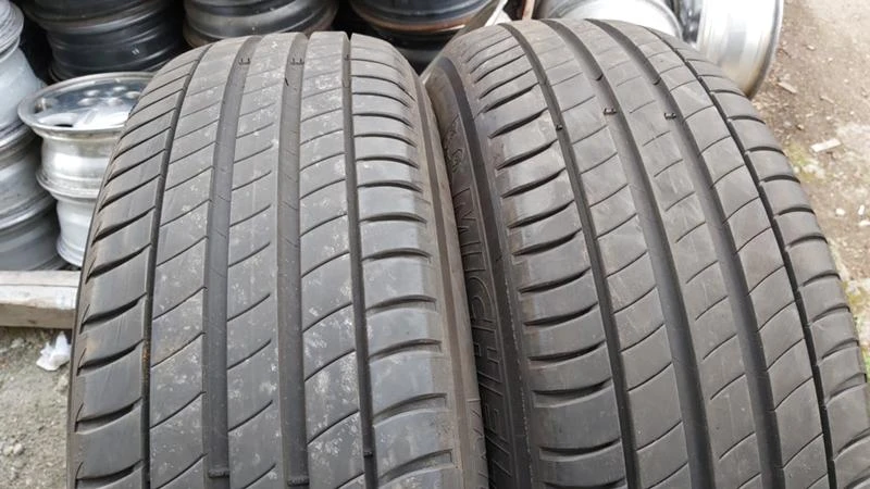 Гуми Летни 215/65R17, снимка 1 - Гуми и джанти - 28767554