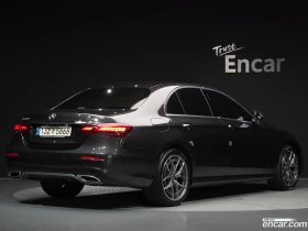 Mercedes-Benz E 220 E220d 4MATIC AMG Line, снимка 2