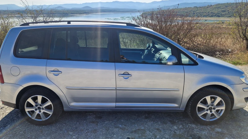 VW Touran TDI, снимка 4 - Автомобили и джипове - 47565720