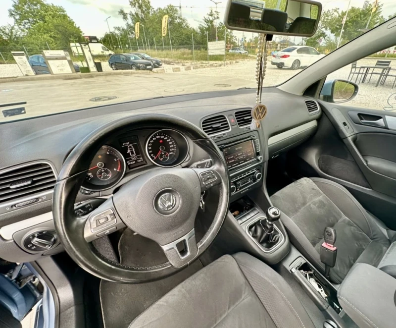 VW Golf 1.6, снимка 5 - Автомобили и джипове - 48043878