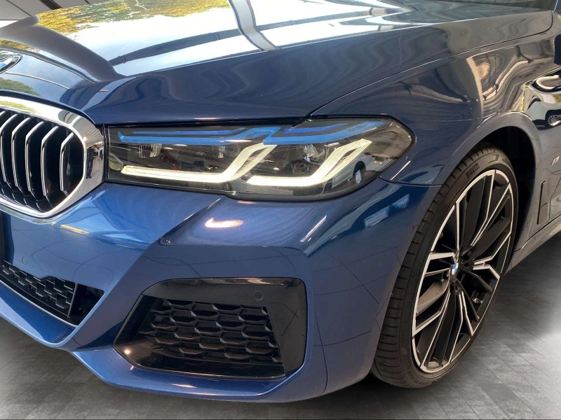 BMW 530 d xDrive M-Sport Laser/Head-Up/Harman Kardon, снимка 4 - Автомобили и джипове - 48189588