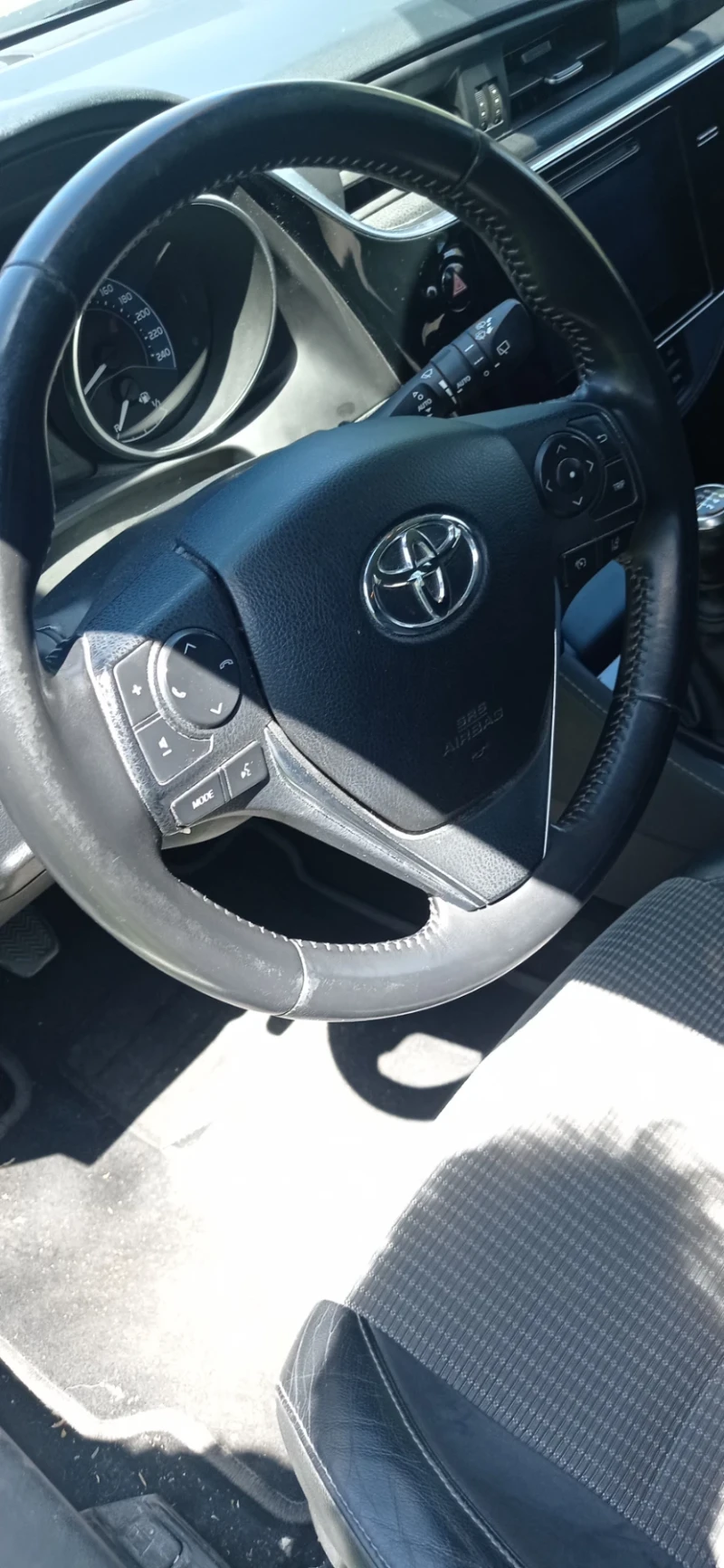 Toyota Auris 1, 6 D4D, снимка 11 - Автомобили и джипове - 50028427