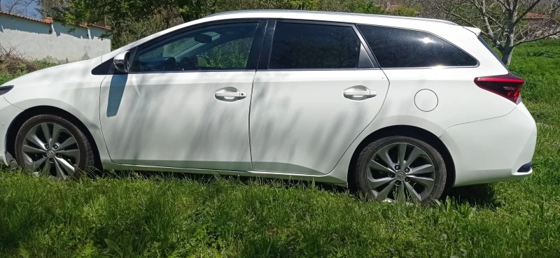 Toyota Auris 1, 6 D4D, снимка 2 - Автомобили и джипове - 50028427