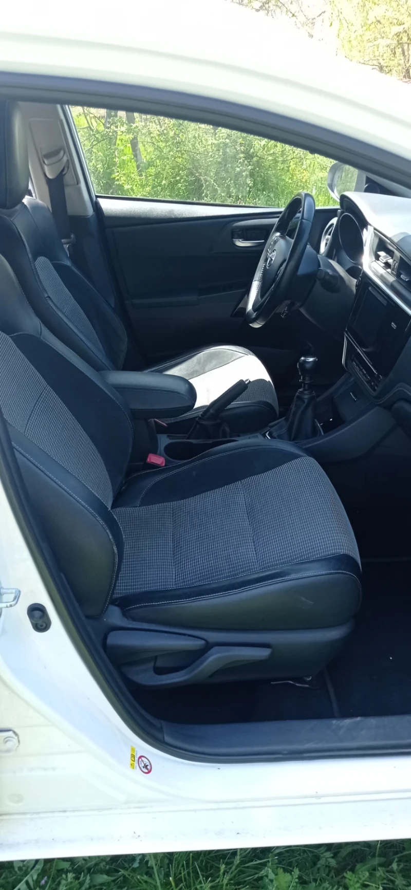 Toyota Auris 1, 6 D4D, снимка 14 - Автомобили и джипове - 50028427