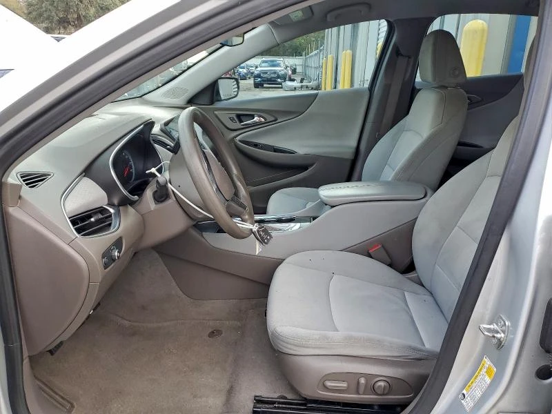 Chevrolet Malibu 1.5L 4 Front-wheel Drive, снимка 11 - Автомобили и джипове - 53048239