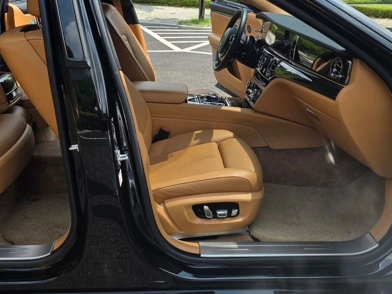 Rolls-Royce Ghost 6.7 Automatic КРАЙНА ЦЕНА: 203987 EUR, снимка 9 - Автомобили и джипове - 55966809