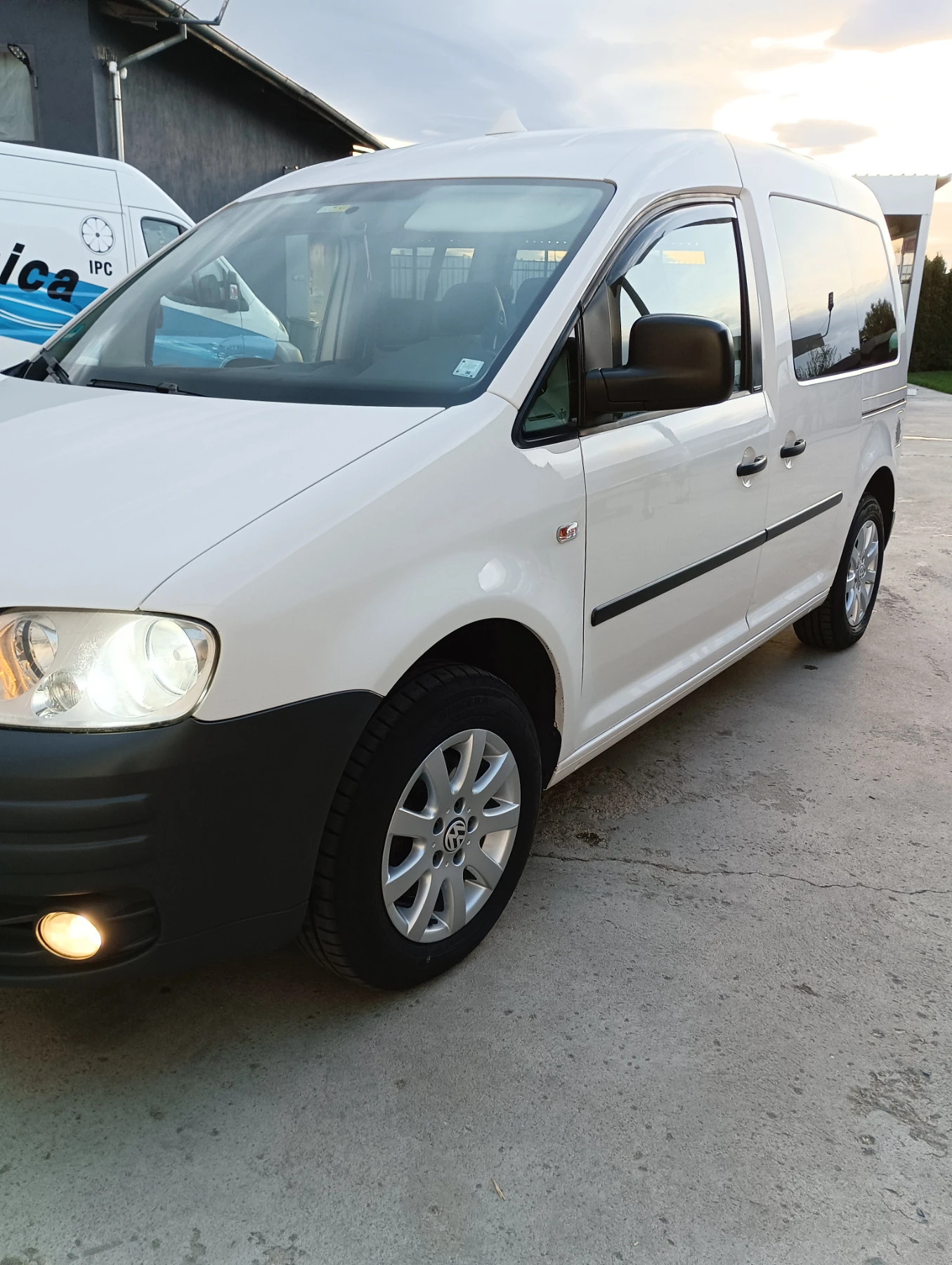 VW Caddy Caddy Life 2.0 Eco fuel + Газ - изображение 8