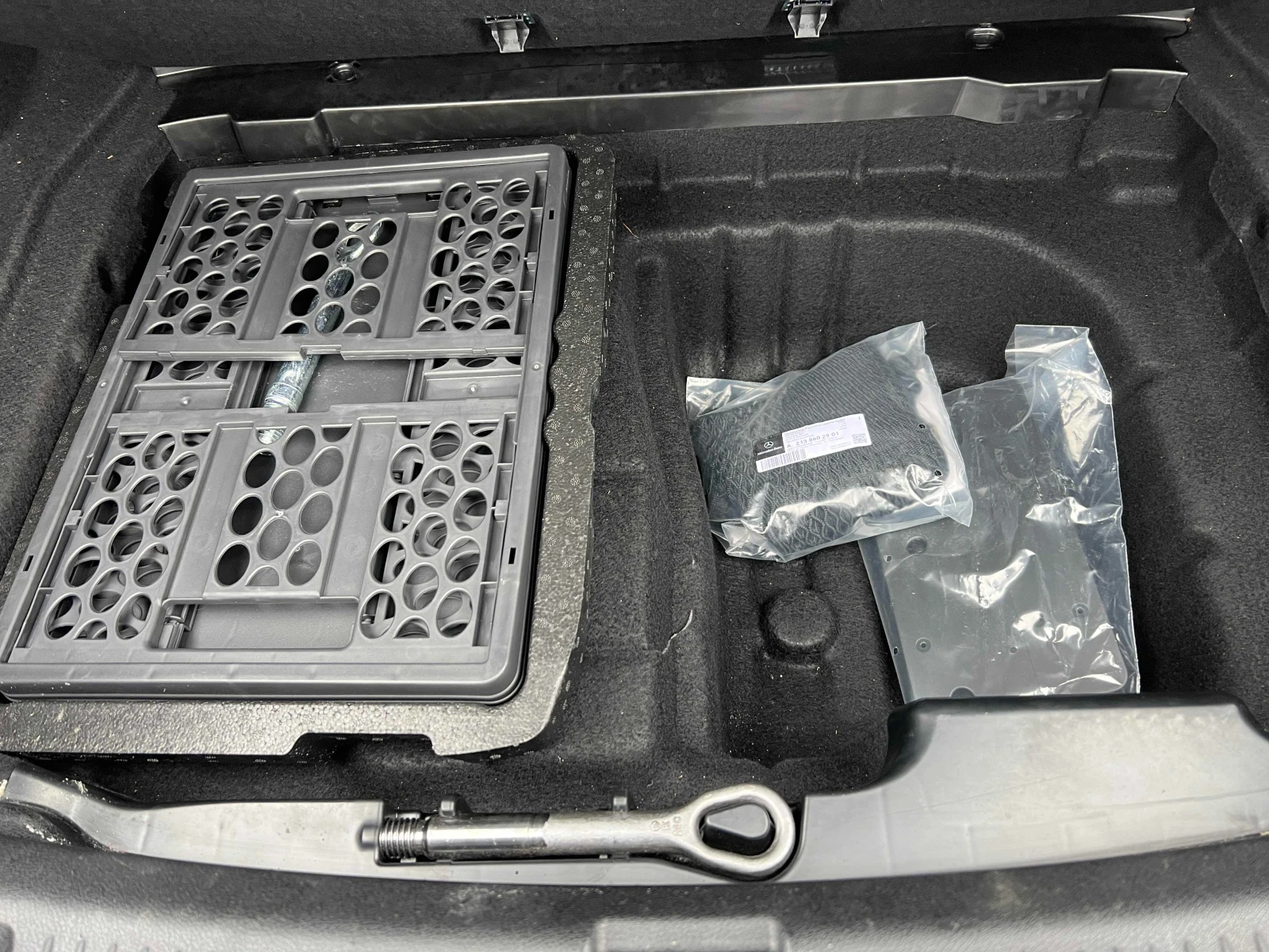 Mercedes-Benz E 450 AMG* PACK* 4MATIC* BURMESTER* ПАНОРАМА* 360КАМЕРА*, снимка 14 - Автомобили и джипове - 53917639