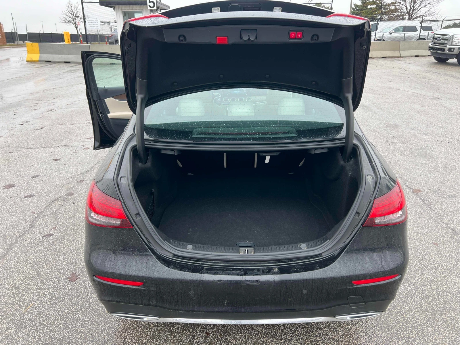 Mercedes-Benz E 450 AMG* PACK* 4MATIC* BURMESTER* ПАНОРАМА* 360КАМЕРА*, снимка 6 - Автомобили и джипове - 53917639