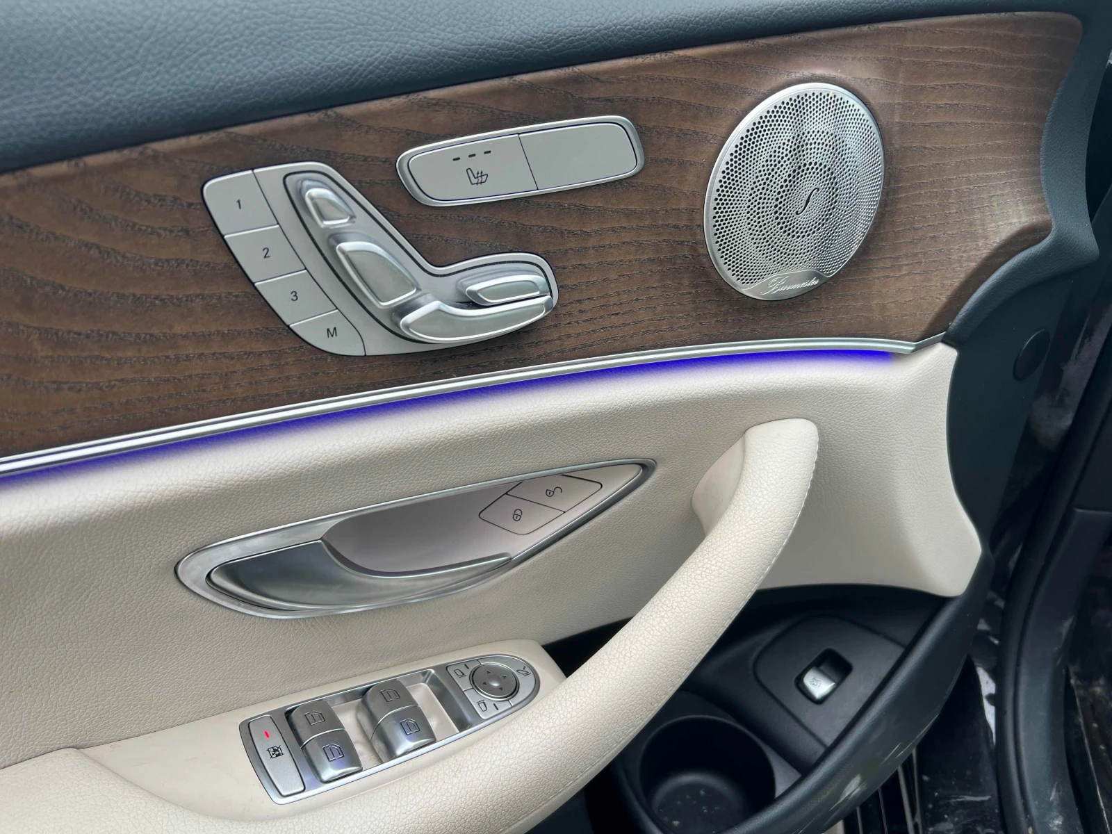 Mercedes-Benz E 450 AMG* PACK* 4MATIC* BURMESTER* ПАНОРАМА* 360КАМЕРА*, снимка 7 - Автомобили и джипове - 53917639