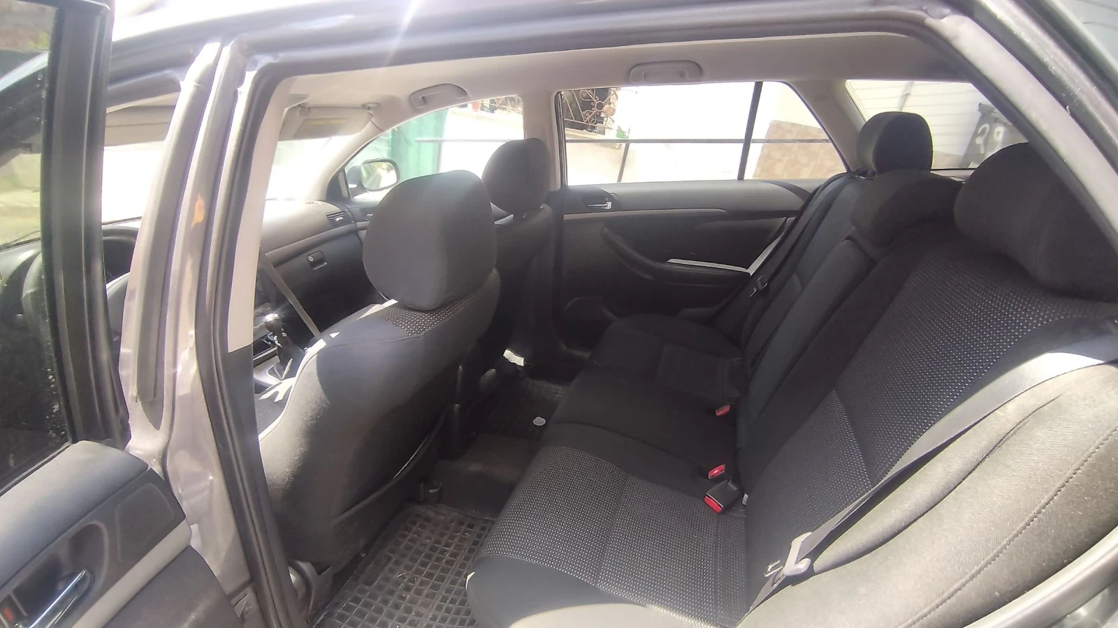 Toyota Avensis, снимка 5 - Автомобили и джипове - 54724965