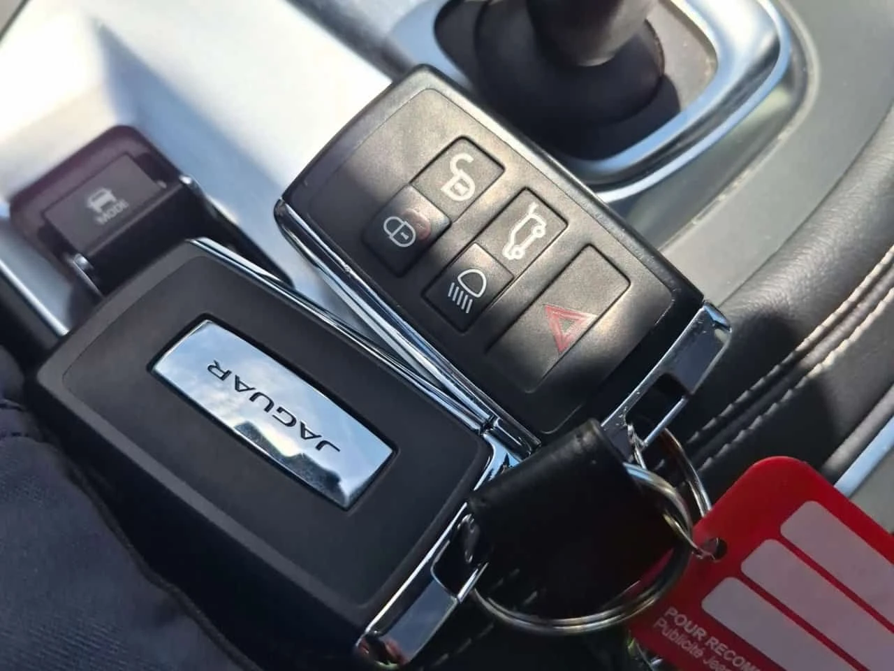 Jaguar E-pace * P300 AWD R Dynamic SE* АВТОКРЕДИТ* , снимка 16 - Автомобили и джипове - 54993001