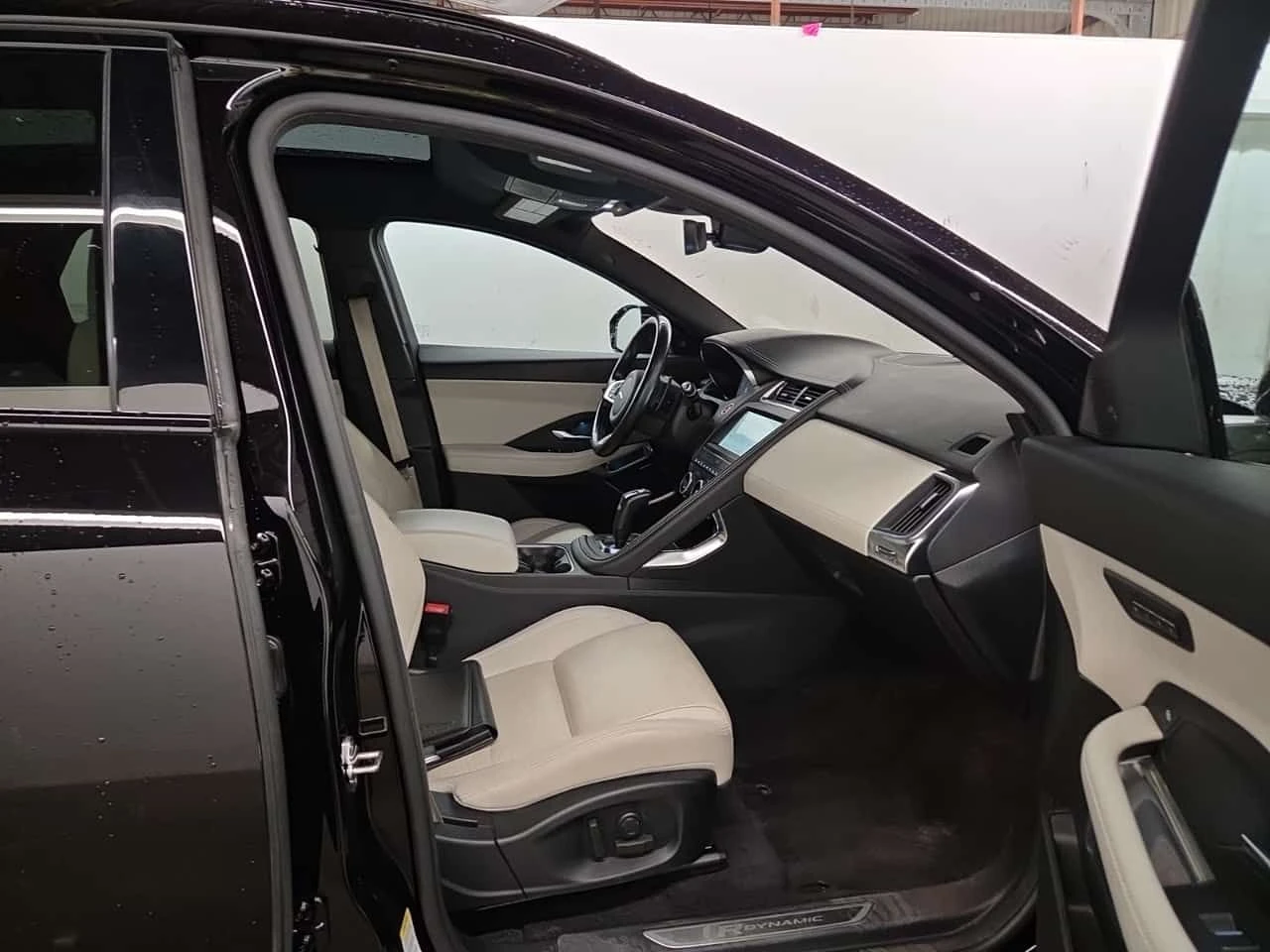 Jaguar E-pace * P300 AWD R Dynamic SE* АВТОКРЕДИТ* , снимка 13 - Автомобили и джипове - 54993001