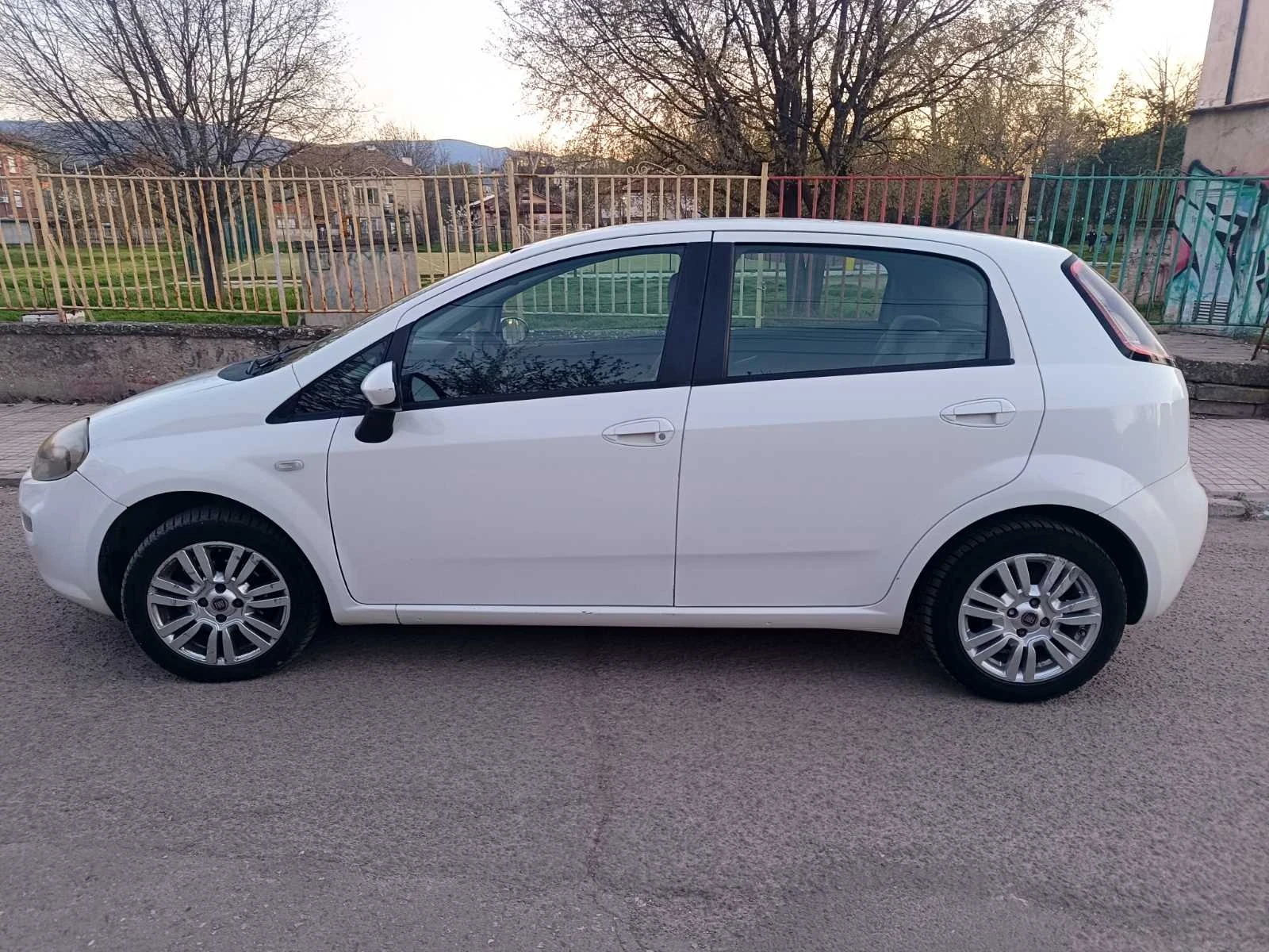 Fiat Punto, снимка 3 - Автомобили и джипове - 55437059