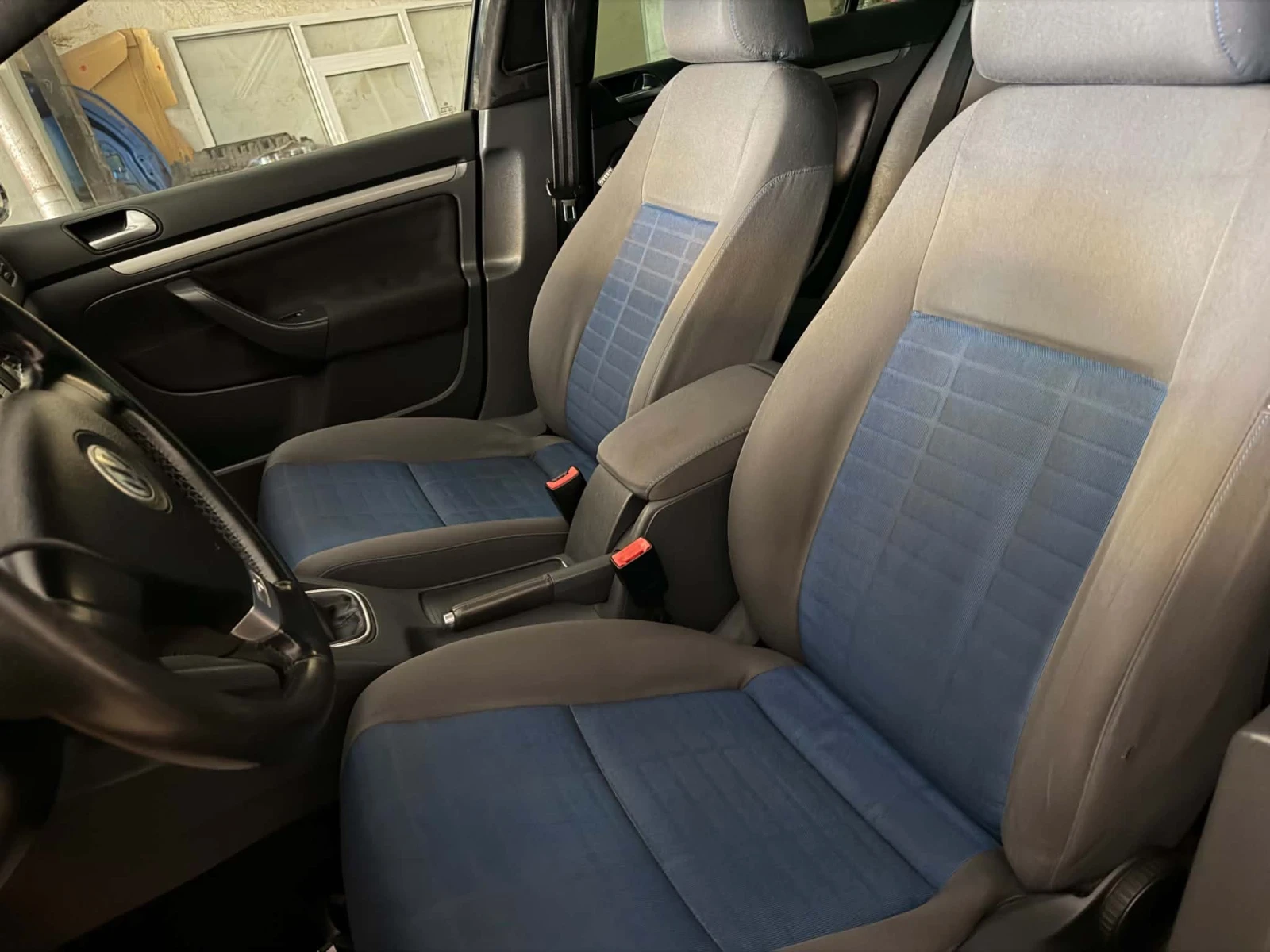 VW Golf 1.9TDI 105к.с. TOUR EDITION, снимка 4 - Автомобили и джипове - 55945708