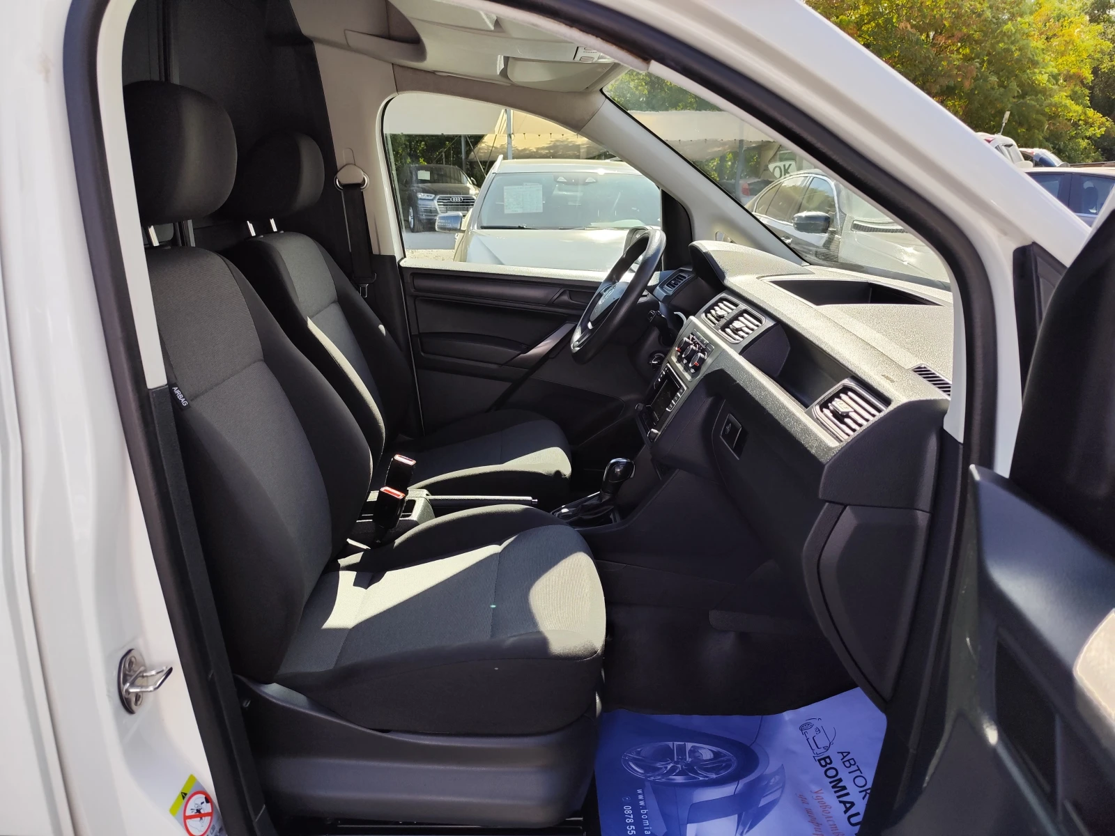 VW Caddy 2.0TDi/BUSINESS/АВОМАТИК/ KLIMA/2MECTA/EURO6D/, снимка 12 - Автомобили и джипове - 56193522