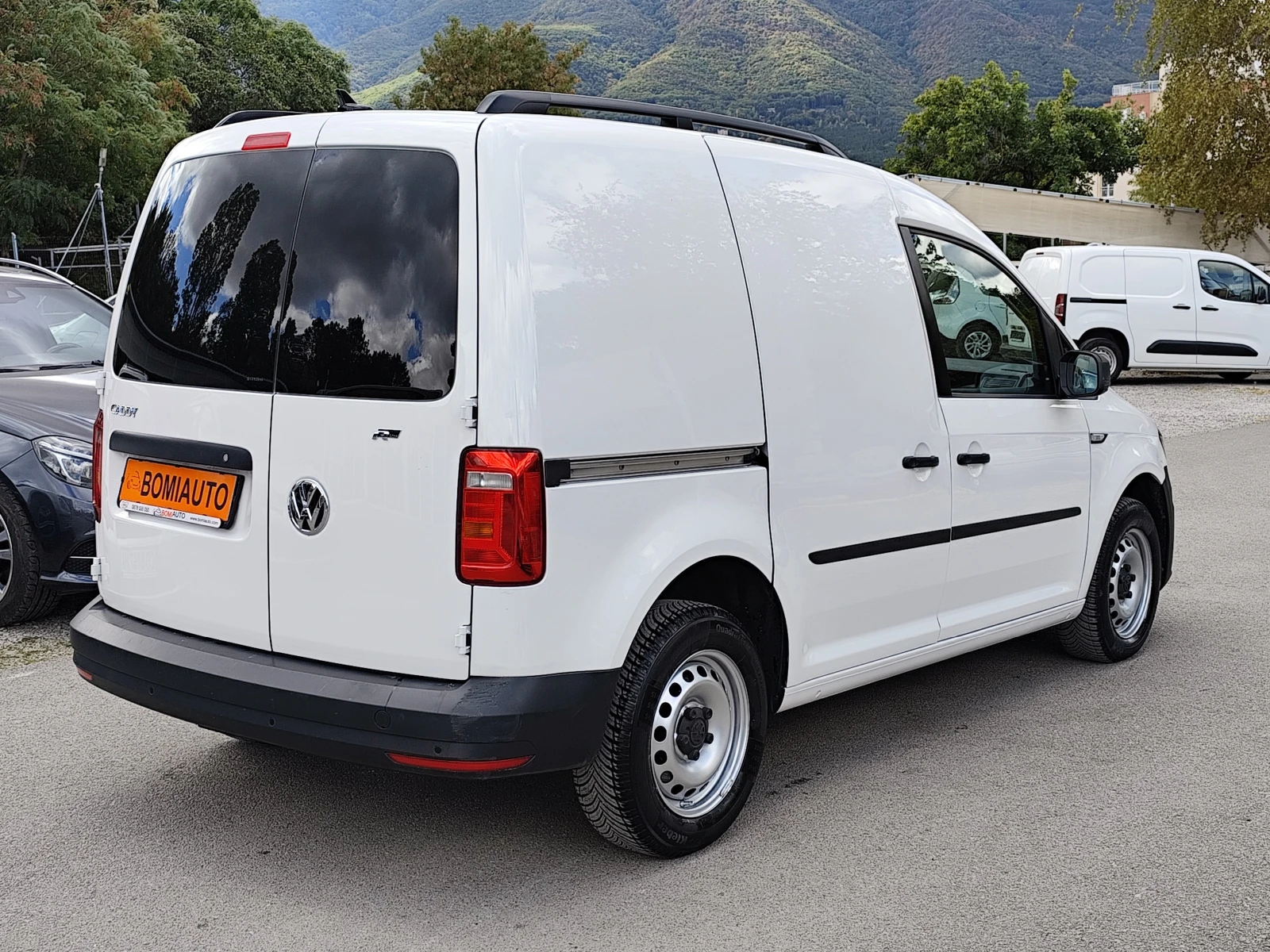 VW Caddy 2.0TDi/BUSINESS/АВОМАТИК/ KLIMA/2MECTA/EURO6D/, снимка 4 - Автомобили и джипове - 56193522