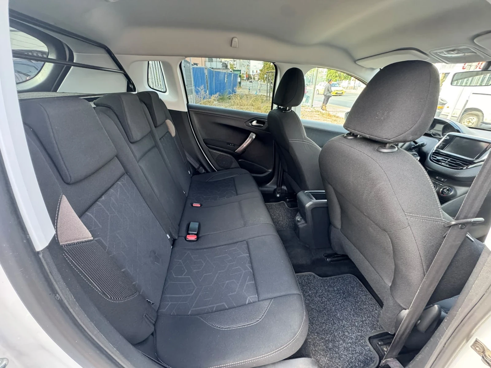Peugeot 2008 1.6HDi, снимка 15 - Автомобили и джипове - 56281003