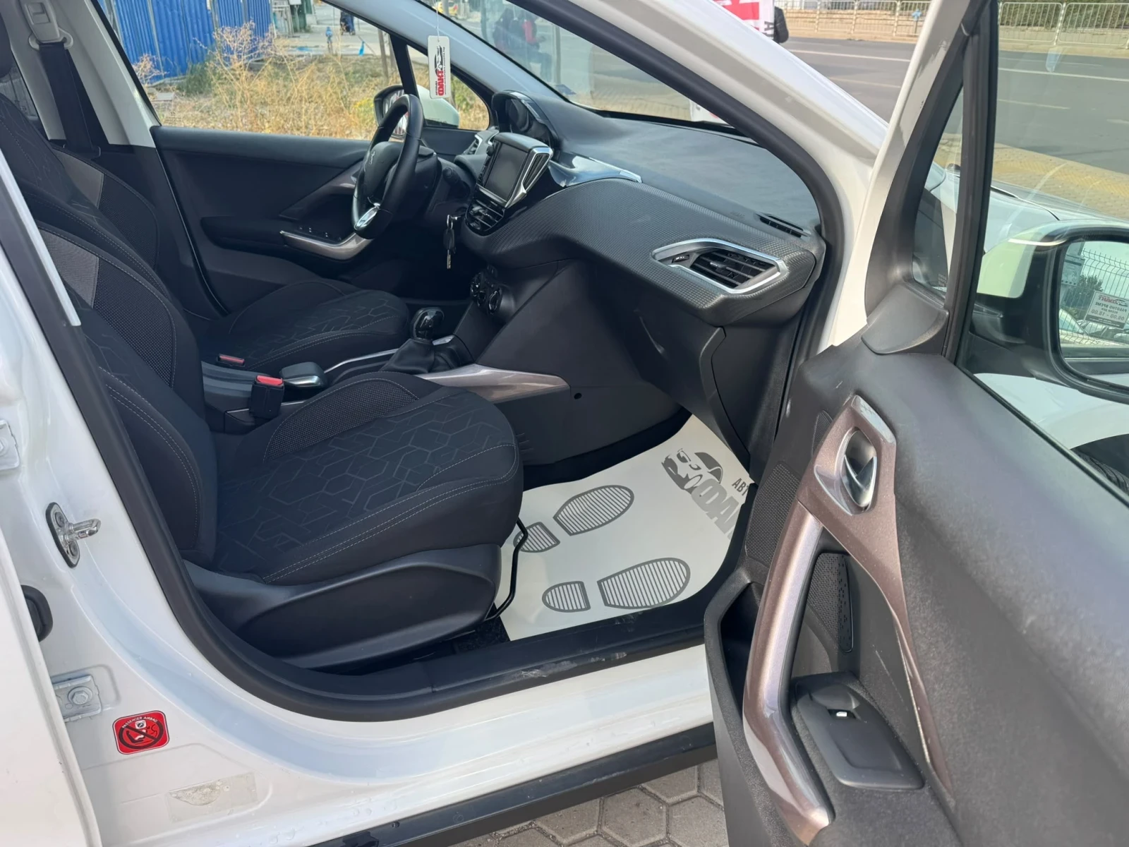 Peugeot 2008 1.6HDi, снимка 11 - Автомобили и джипове - 56281003