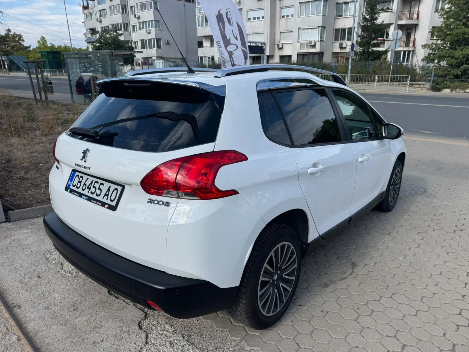 Peugeot 2008 1.6HDi, снимка 4 - Автомобили и джипове - 56281003